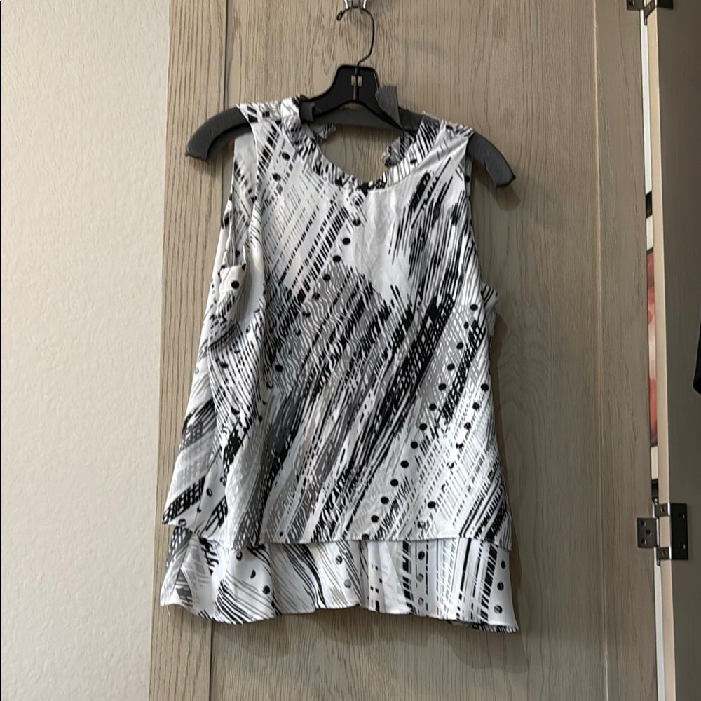 Sioni Black and White Graphic Tank Top